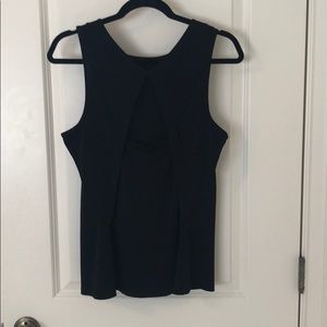 Express fitted cut-out top sz M